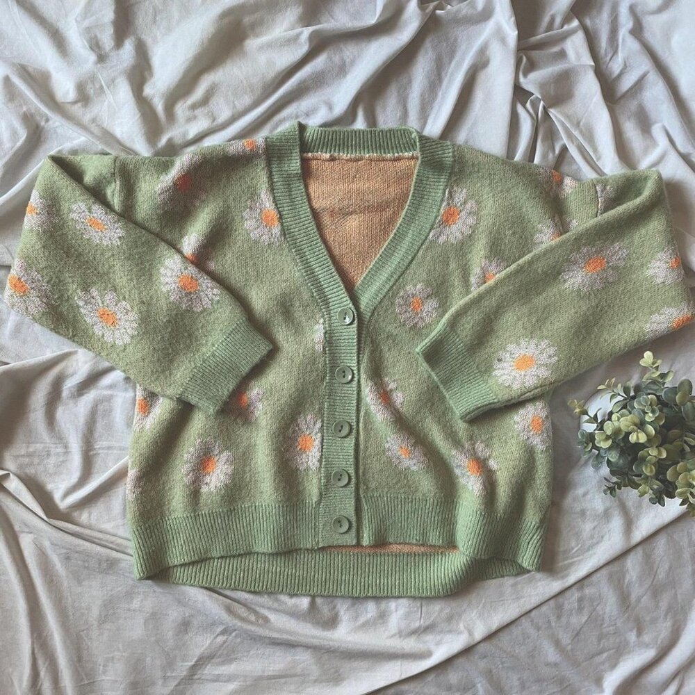 Cottagecore Pastel Green Daisy Button Up Cardgian